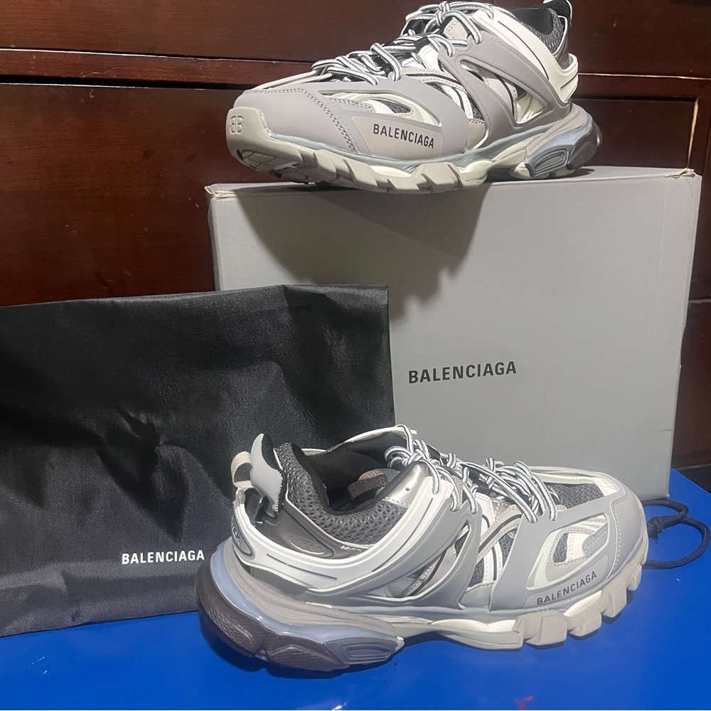 Balenciaga Men's Sneakers in Gray and White